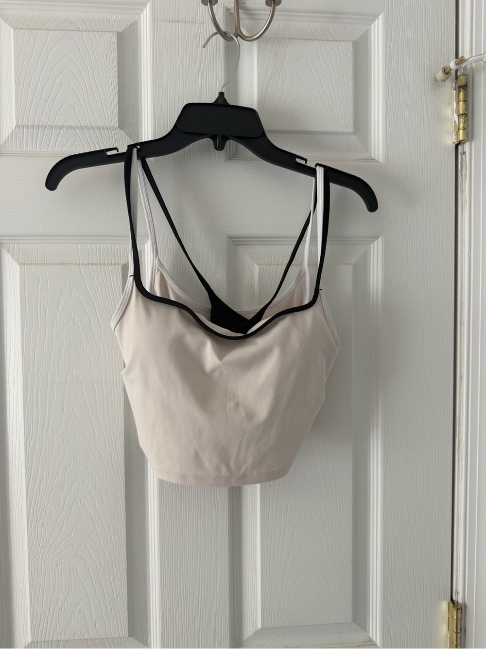 Vuori Cream Cropped Tank with Black Trim